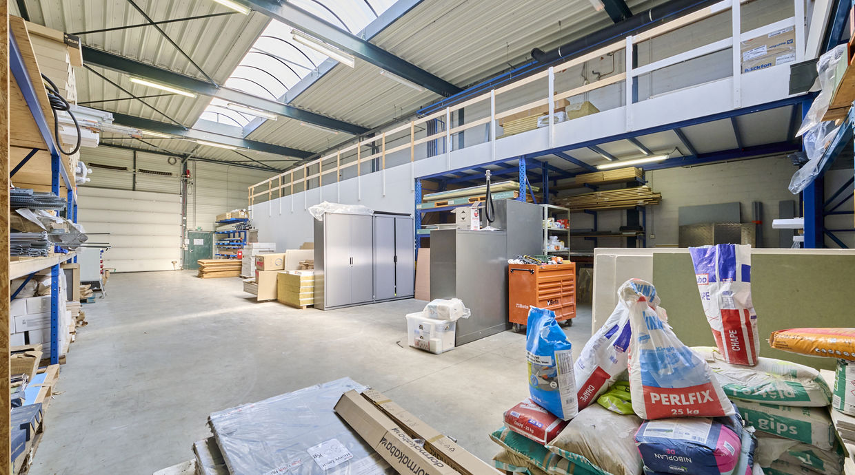 Kantoren & magazijn te koop in Beringen