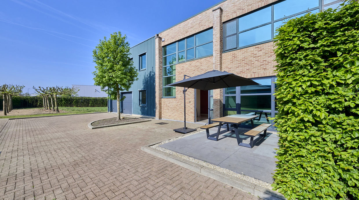 Kantoren & magazijn te koop in Beringen