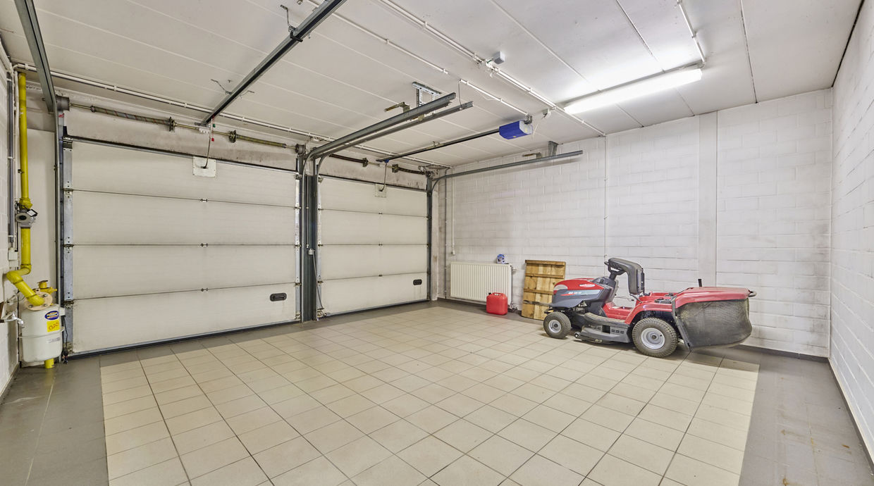Kantoren & magazijn te koop in Beringen