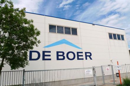 Kantoren & magazijn te koop in Bree