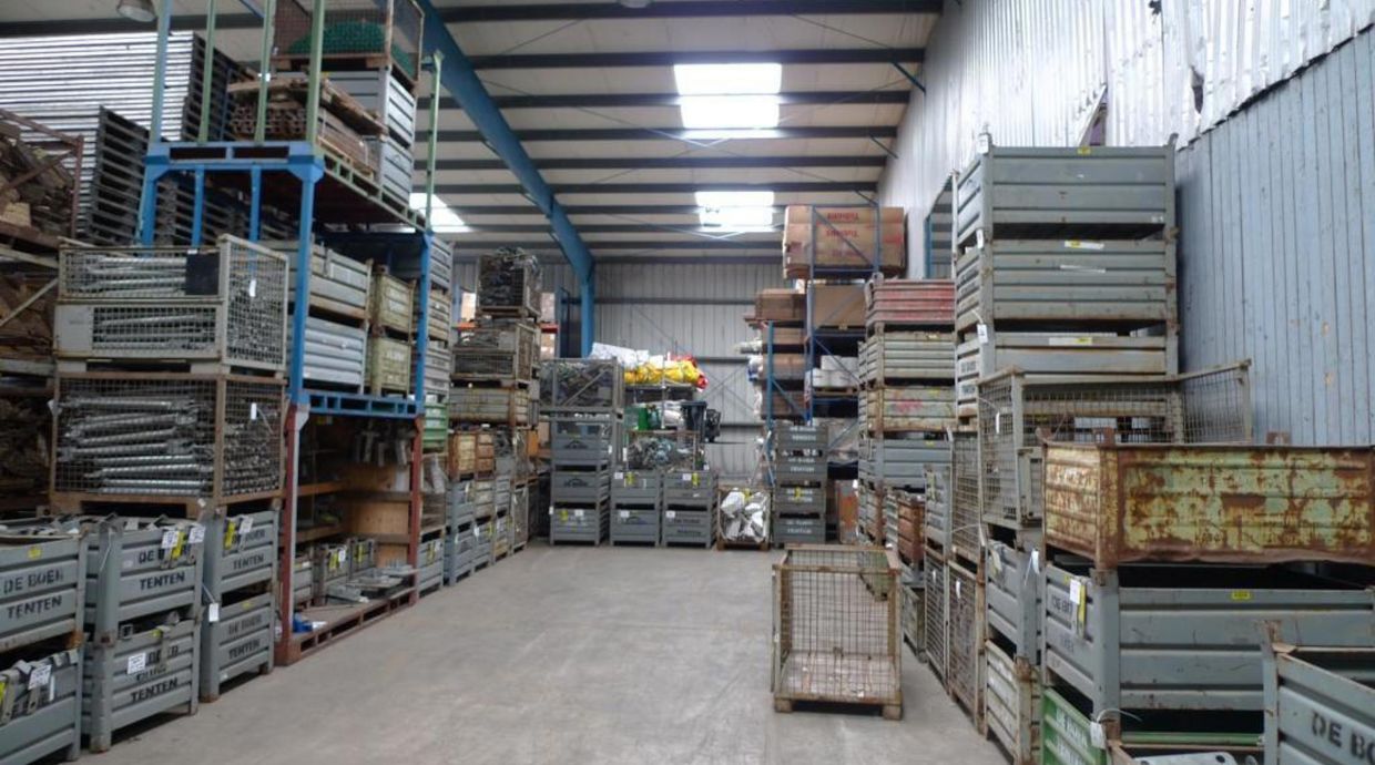 Kantoren & magazijn te koop in Bree