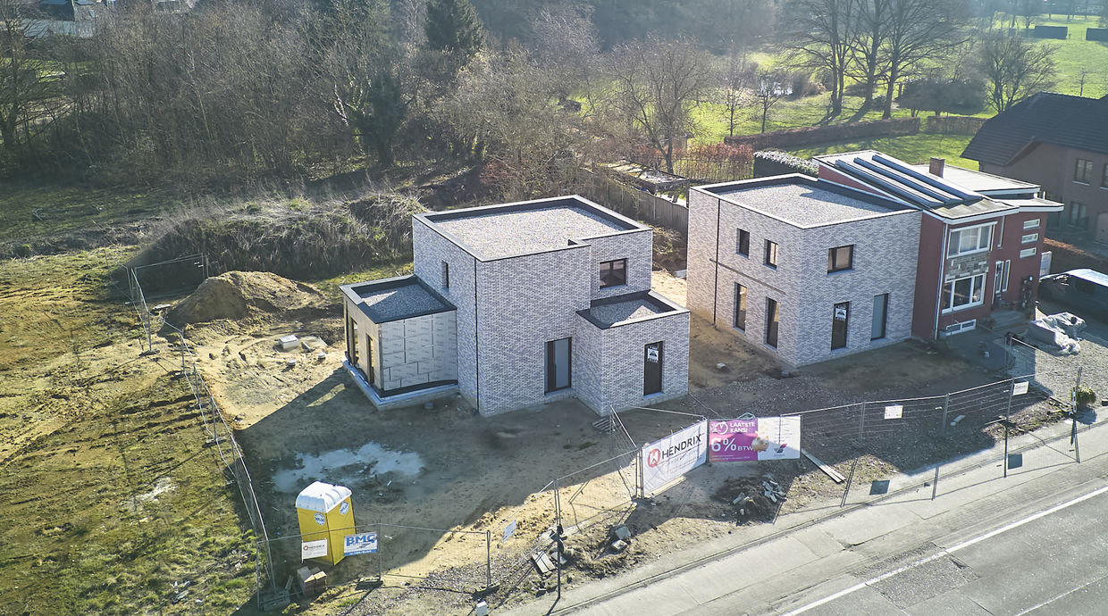 Verkaveling Neeroeteren met woningen en bouwgronden